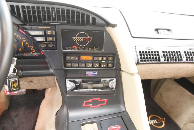 Chevrolet-Corvette-1992-Black-Tan-34