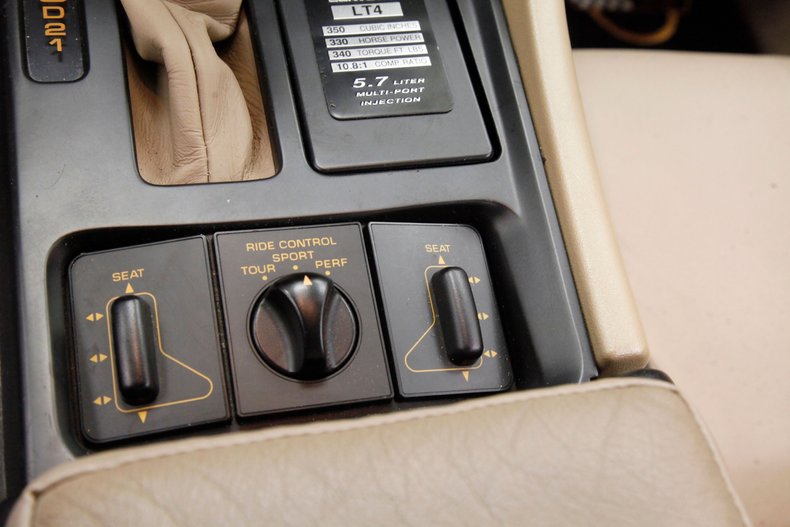 Chevrolet-Corvette-1992-Black-Tan-35