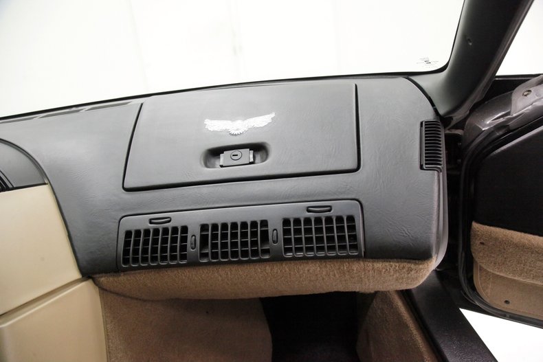 Chevrolet-Corvette-1992-Black-Tan-37