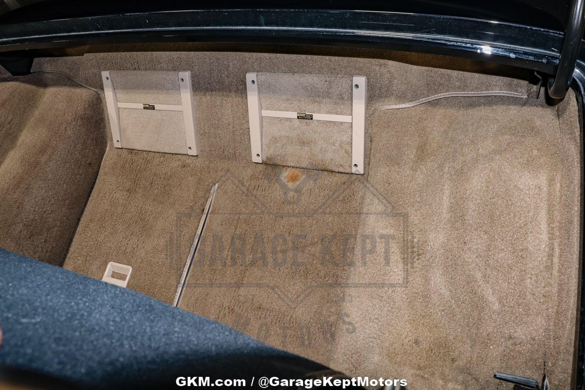 Chevrolet-Corvette-1992-Black-Tan-38