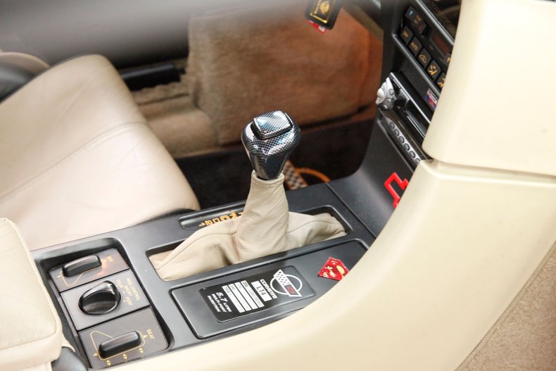 Chevrolet-Corvette-1992-Black-Tan-39