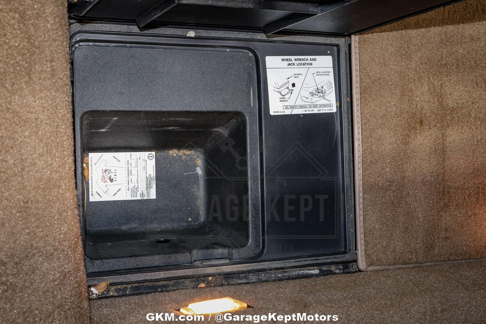 Chevrolet-Corvette-1992-Black-Tan-40