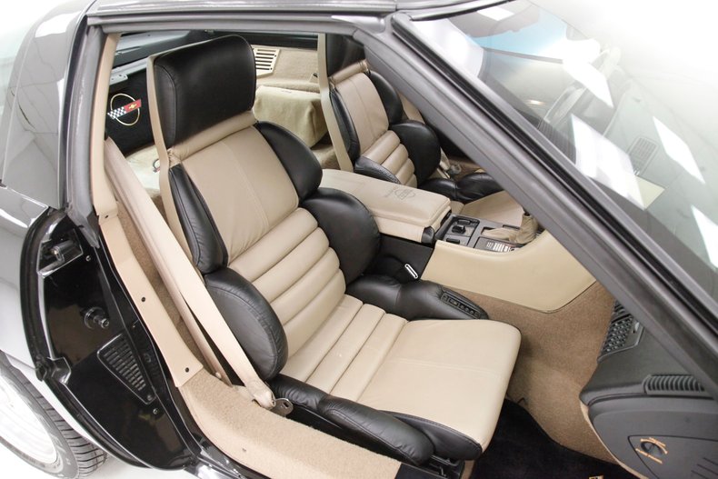 Chevrolet-Corvette-1992-Black-Tan-41