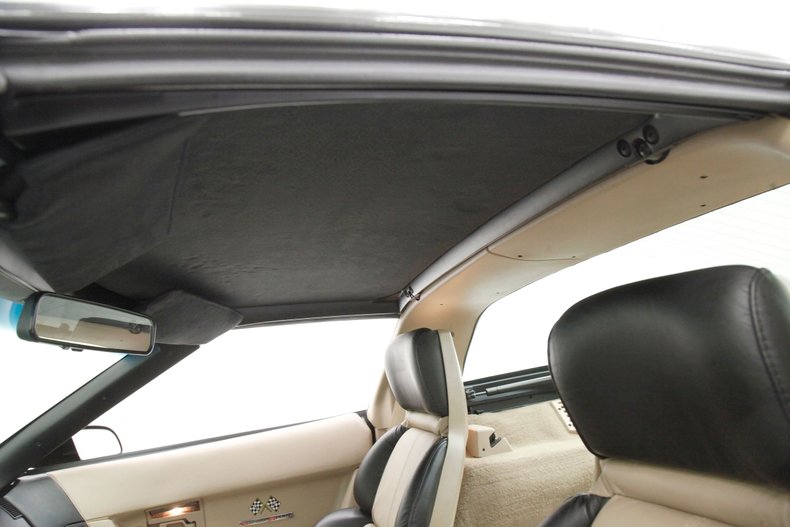 Chevrolet-Corvette-1992-Black-Tan-42