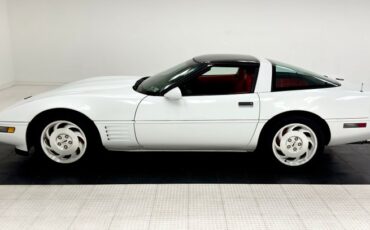 Chevrolet-Corvette-1994-Arctic-White-Red-1