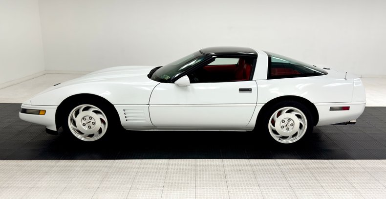 Chevrolet-Corvette-1994-Arctic-White-Red-1