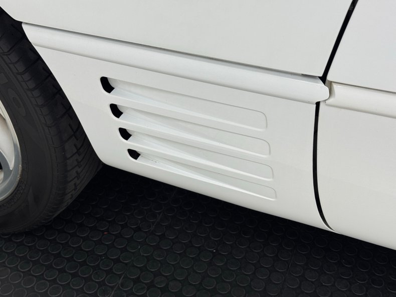 Chevrolet-Corvette-1994-Arctic-White-Red-10