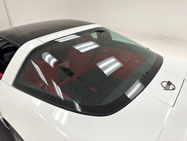Chevrolet-Corvette-1994-Arctic-White-Red-14