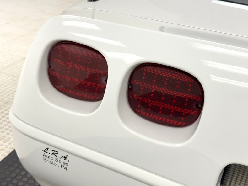 Chevrolet-Corvette-1994-Arctic-White-Red-15
