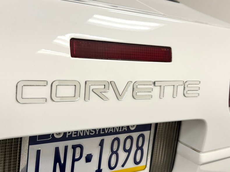 Chevrolet-Corvette-1994-Arctic-White-Red-16