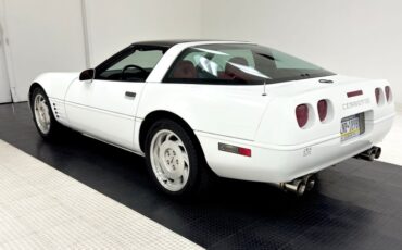 Chevrolet-Corvette-1994-Arctic-White-Red-2