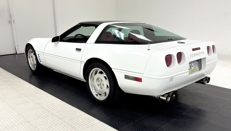 Chevrolet-Corvette-1994-Arctic-White-Red-2