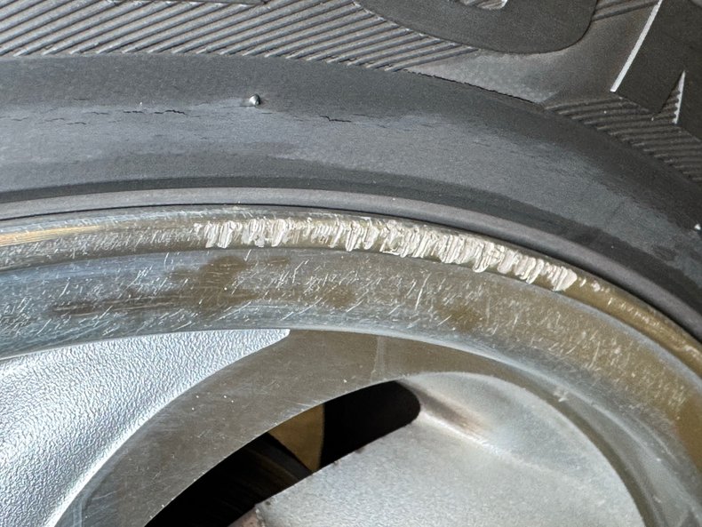 Chevrolet-Corvette-1994-Arctic-White-Red-20