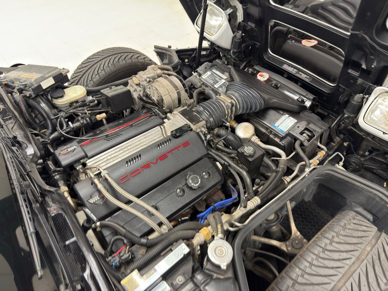 Chevrolet-Corvette-1994-Arctic-White-Red-22