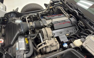 Chevrolet-Corvette-1994-Arctic-White-Red-24