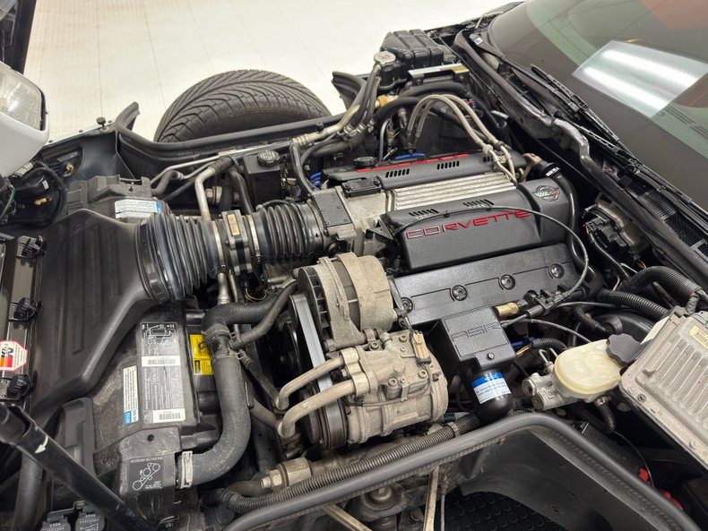 Chevrolet-Corvette-1994-Arctic-White-Red-24