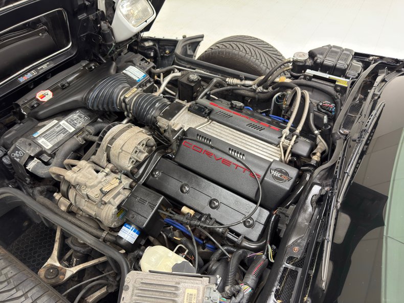 Chevrolet-Corvette-1994-Arctic-White-Red-25