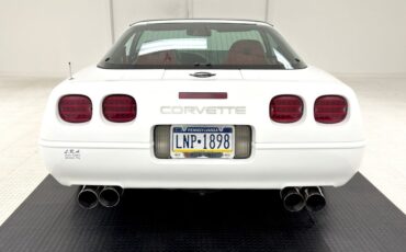 Chevrolet-Corvette-1994-Arctic-White-Red-3
