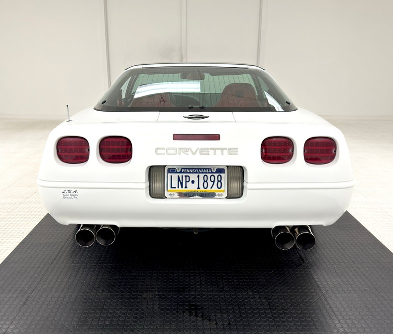 Chevrolet-Corvette-1994-Arctic-White-Red-3