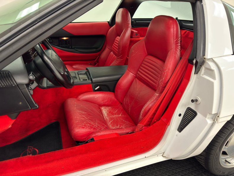 Chevrolet-Corvette-1994-Arctic-White-Red-31