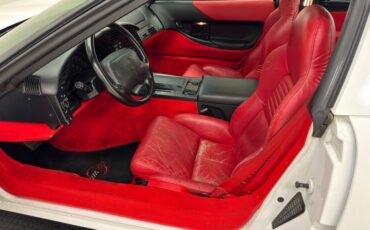 Chevrolet-Corvette-1994-Arctic-White-Red-32