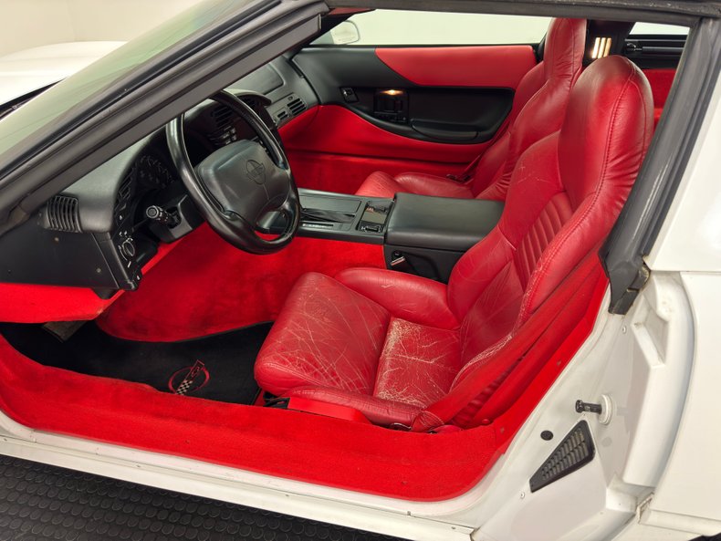 Chevrolet-Corvette-1994-Arctic-White-Red-32