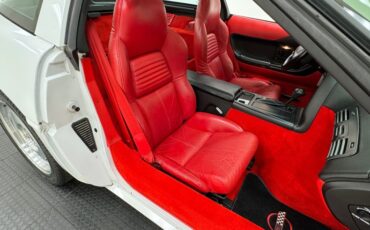 Chevrolet-Corvette-1994-Arctic-White-Red-33
