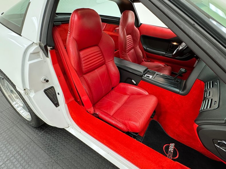 Chevrolet-Corvette-1994-Arctic-White-Red-33