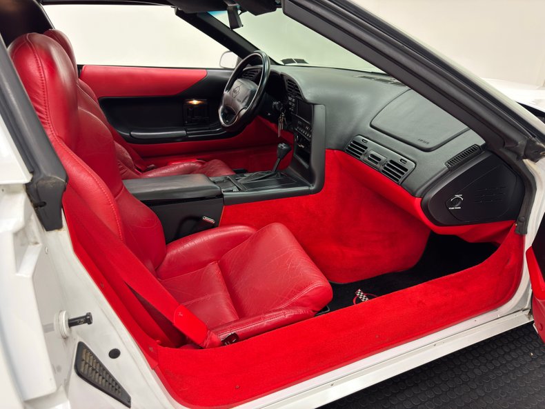 Chevrolet-Corvette-1994-Arctic-White-Red-34
