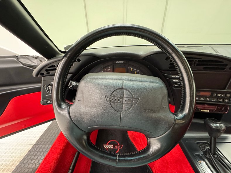 Chevrolet-Corvette-1994-Arctic-White-Red-35