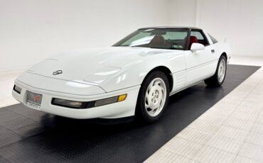 Chevrolet-Corvette-1994-Arctic-White-Red