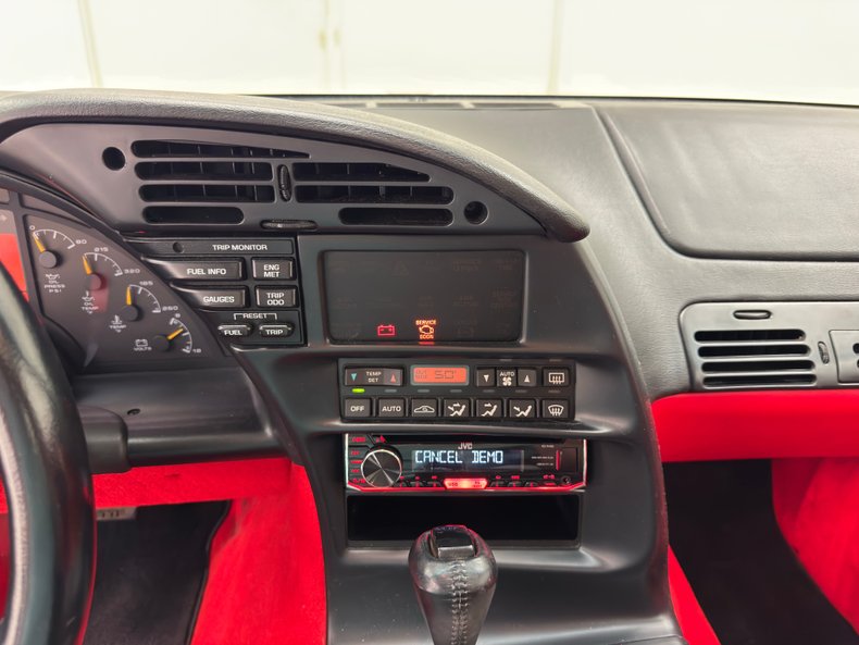 Chevrolet-Corvette-1994-Arctic-White-Red-38