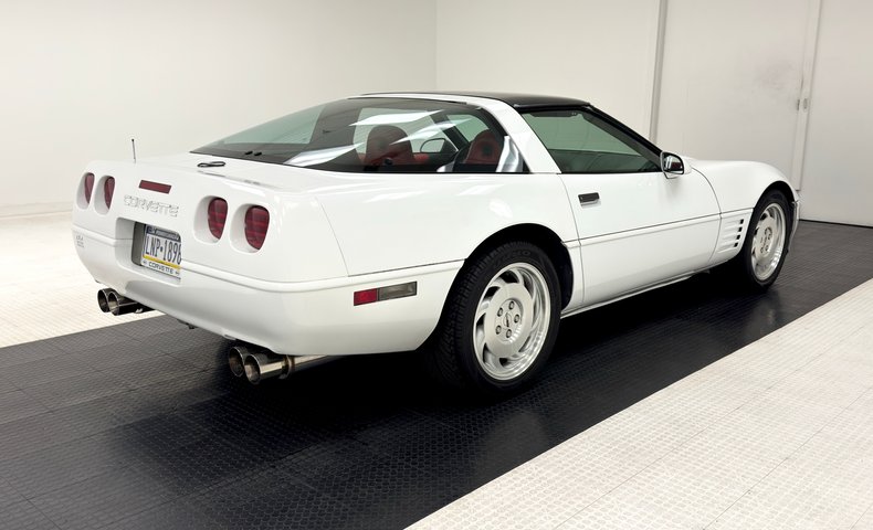 Chevrolet-Corvette-1994-Arctic-White-Red-4