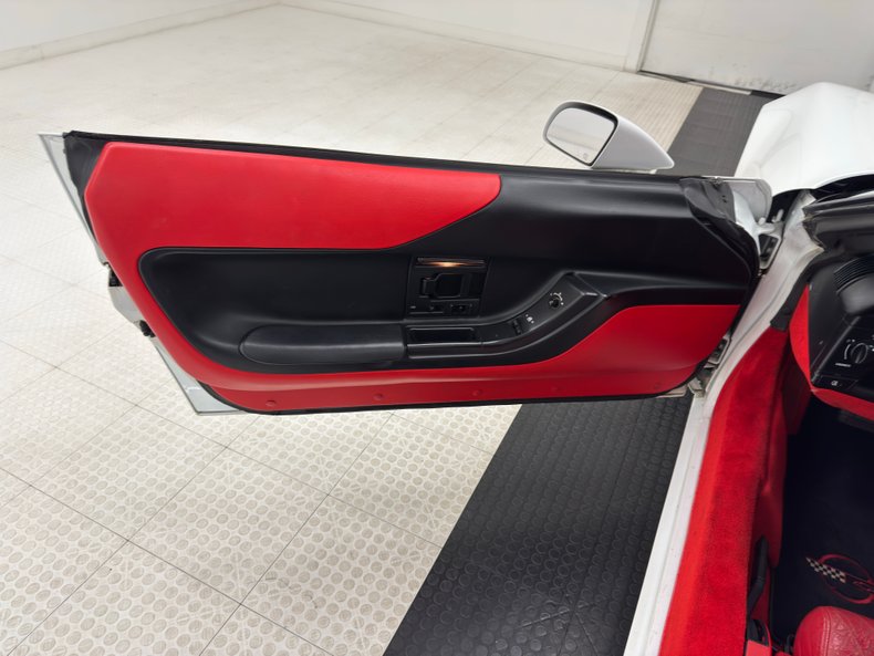 Chevrolet-Corvette-1994-Arctic-White-Red-41