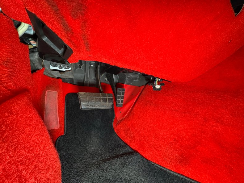 Chevrolet-Corvette-1994-Arctic-White-Red-44