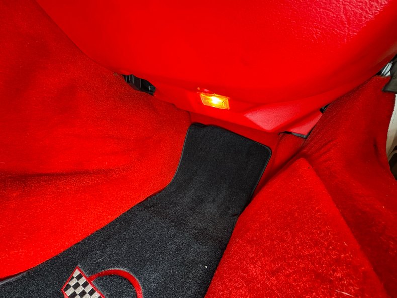 Chevrolet-Corvette-1994-Arctic-White-Red-45