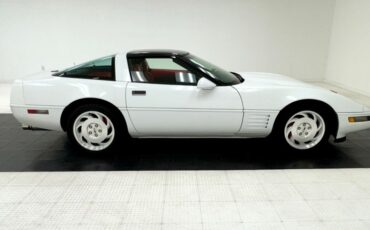 Chevrolet-Corvette-1994-Arctic-White-Red-5