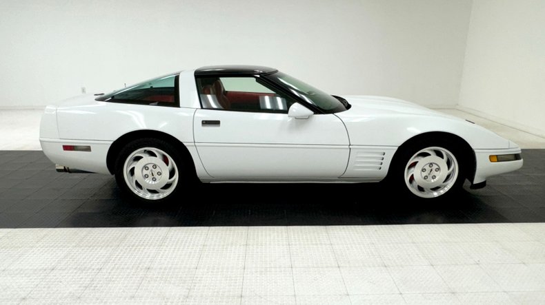 Chevrolet-Corvette-1994-Arctic-White-Red-5