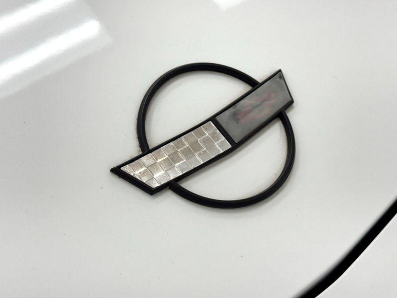 Chevrolet-Corvette-1994-Arctic-White-Red-8