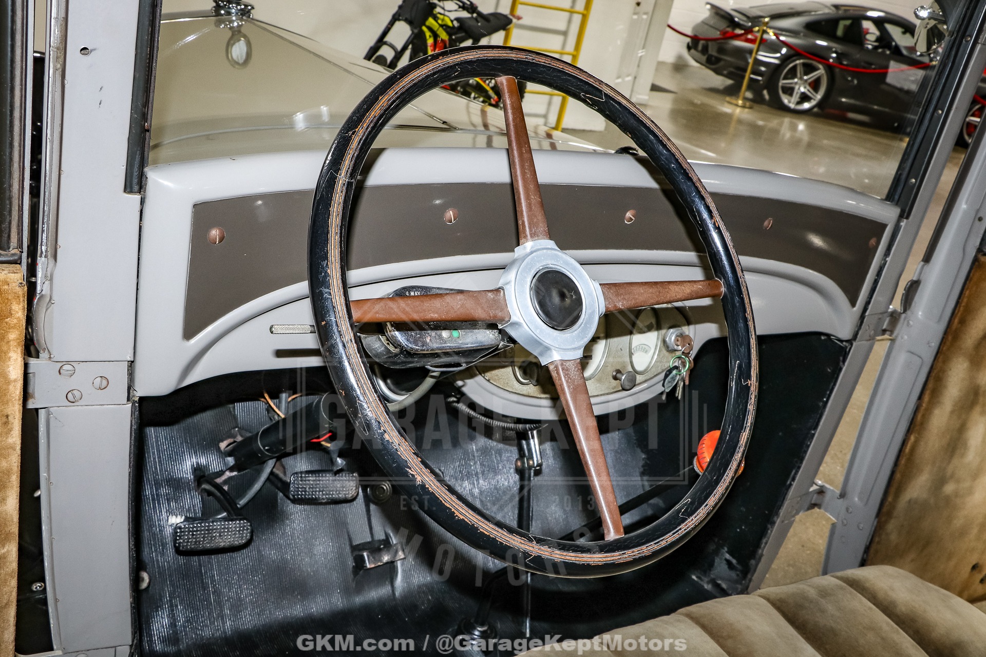 Chevrolet-Coupe-1929-BeigeTan-BeigeTan-2