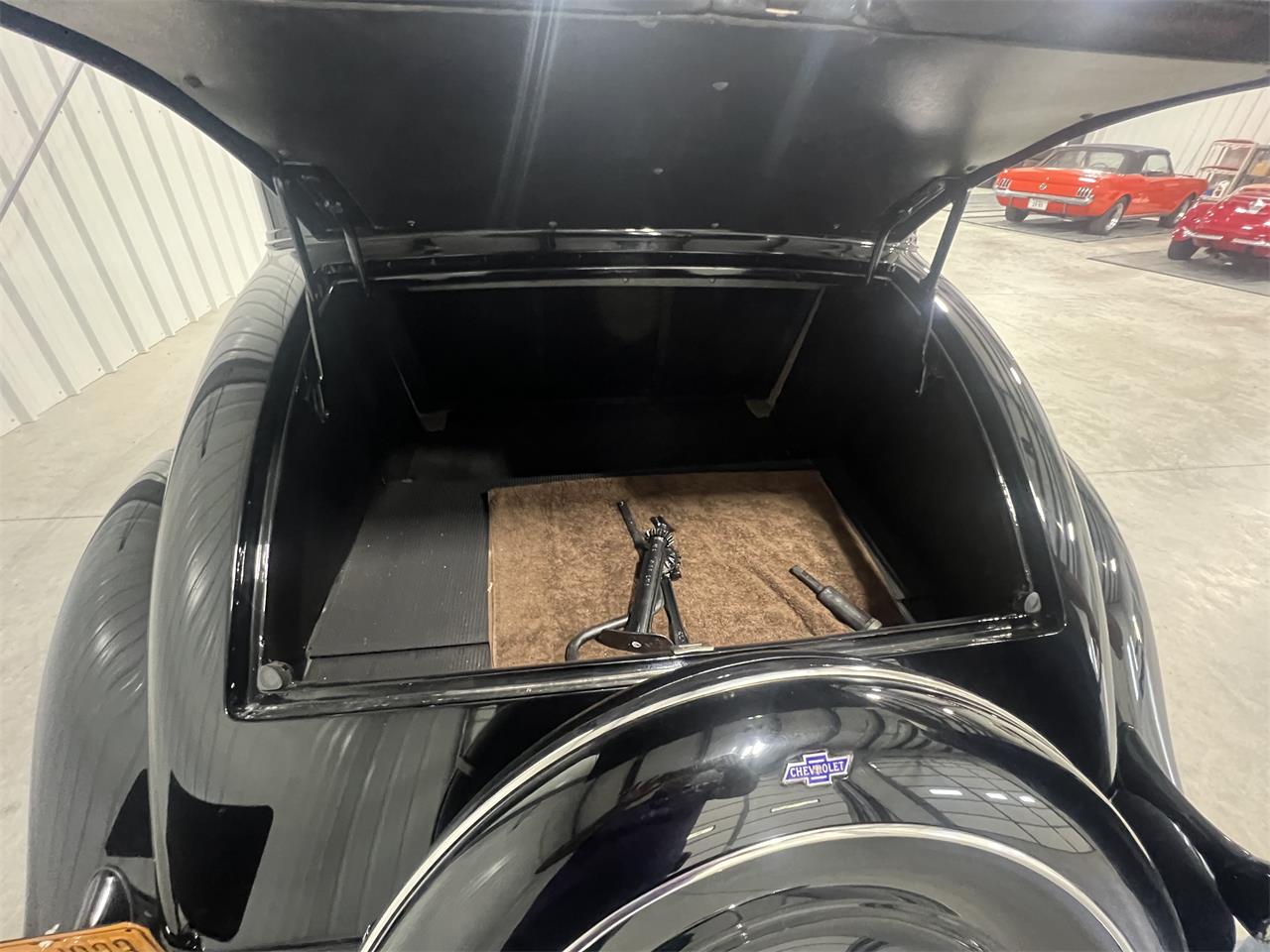 Chevrolet-Coupe-1933-Black-Tan-10