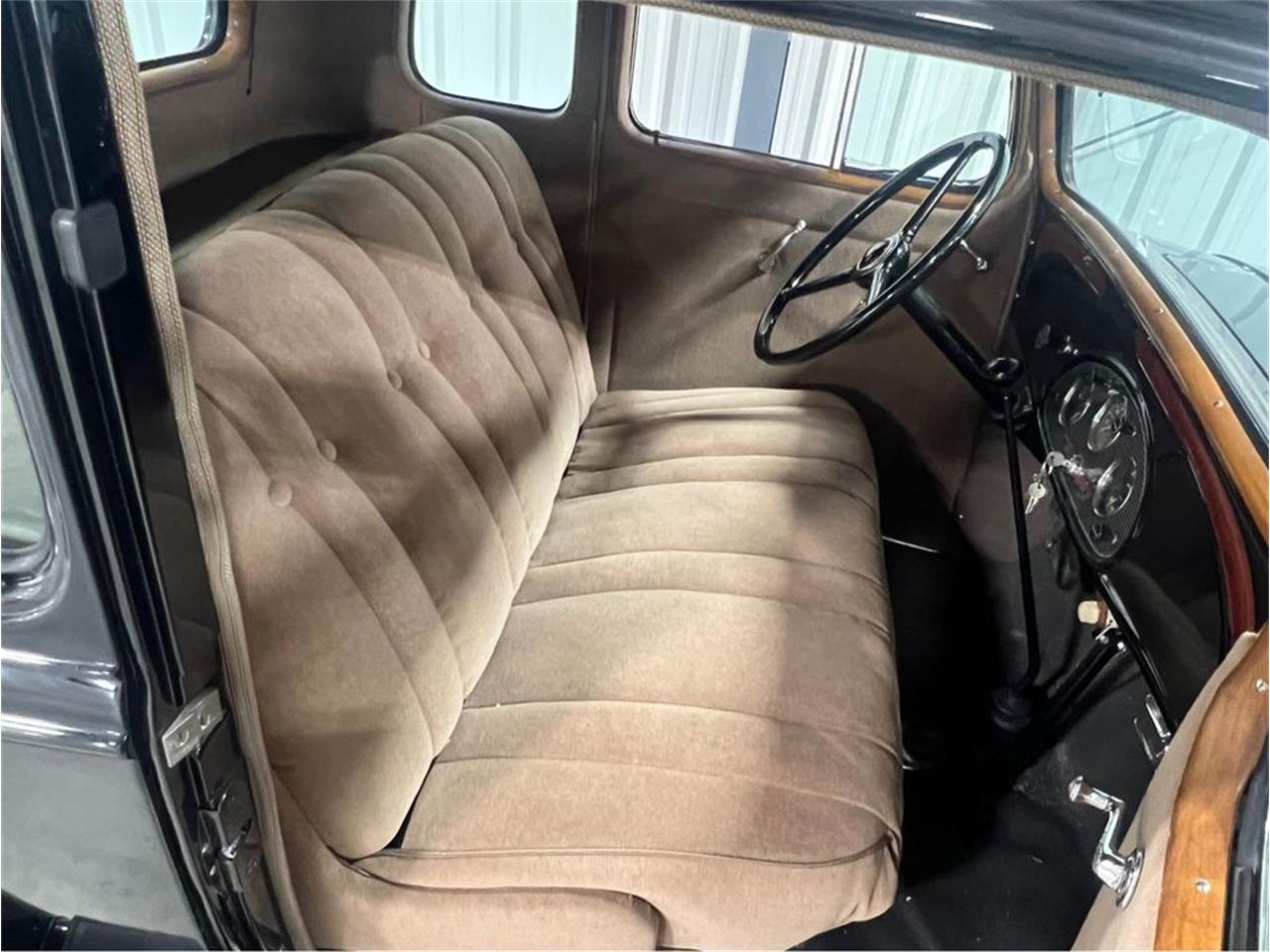 Chevrolet-Coupe-1933-Black-Tan-4