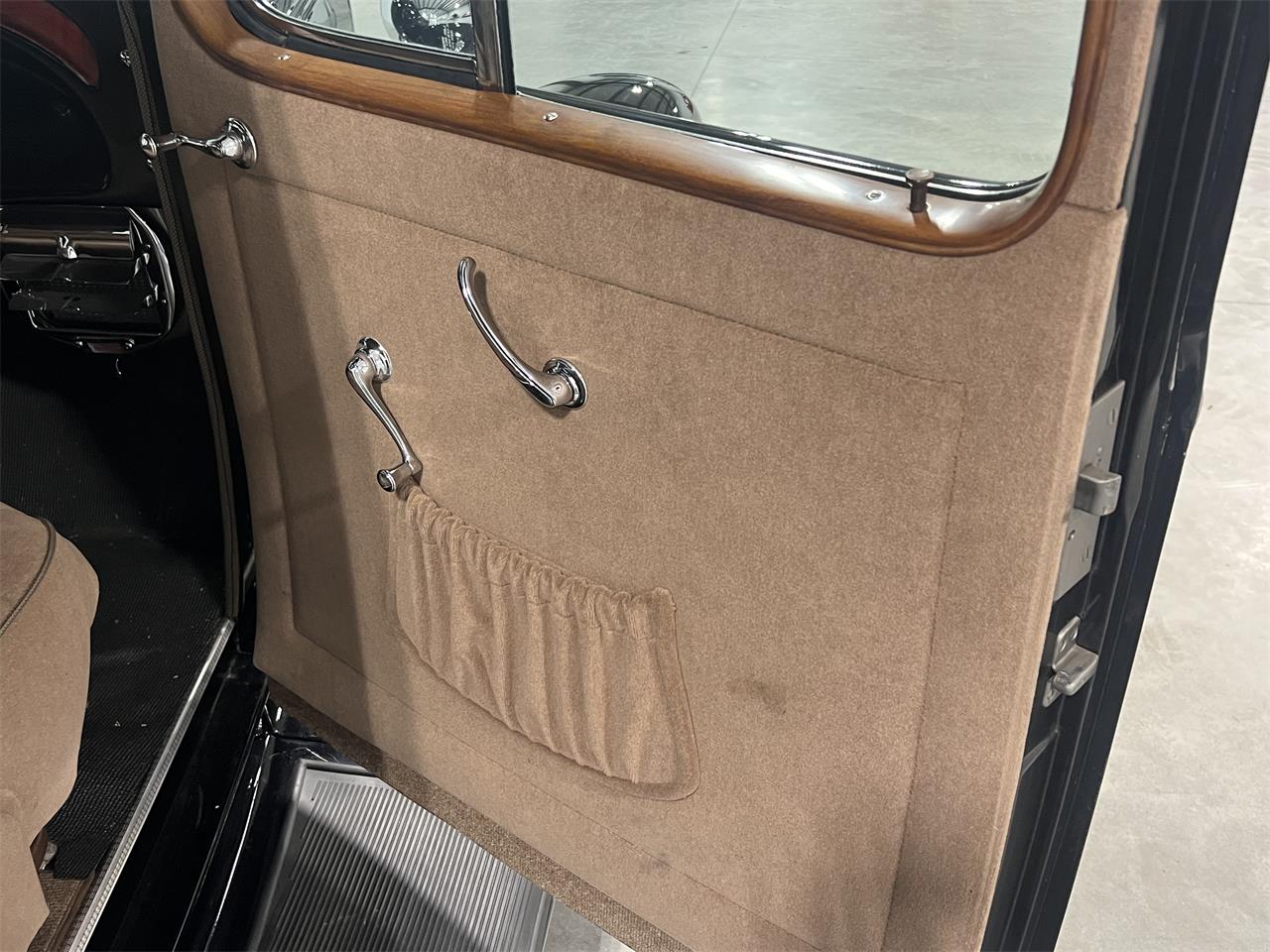 Chevrolet-Coupe-1933-Black-Tan-5