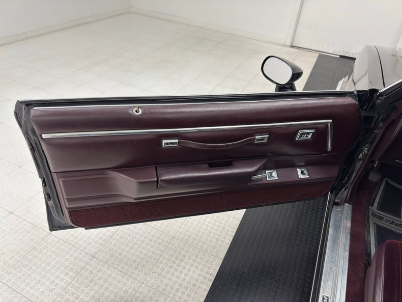 Chevrolet-El-camino-1985-Black-Burgundy-12