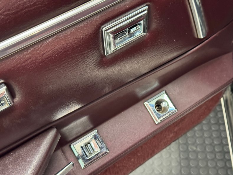 Chevrolet-El-camino-1985-Black-Burgundy-13