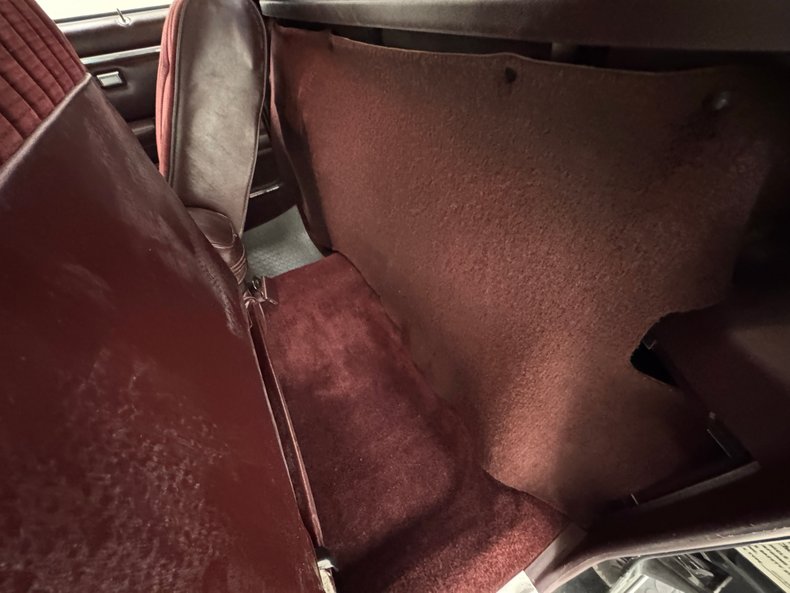 Chevrolet-El-camino-1985-Black-Burgundy-17