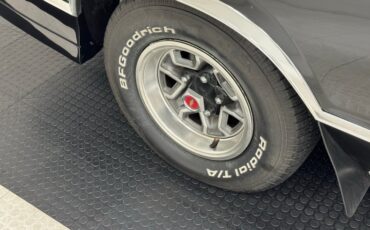 Chevrolet-El-camino-1985-Black-Burgundy-26