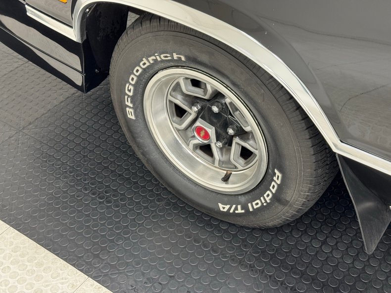 Chevrolet-El-camino-1985-Black-Burgundy-26