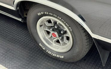 Chevrolet-El-camino-1985-Black-Burgundy-32