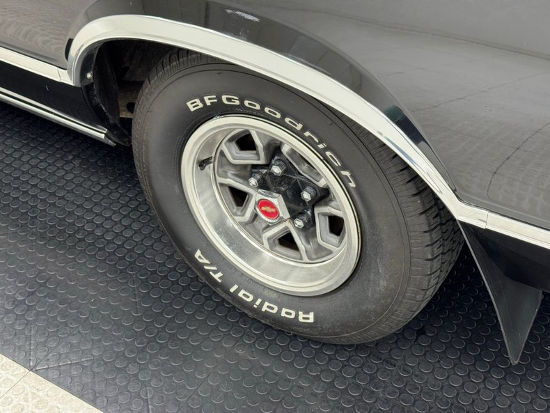 Chevrolet-El-camino-1985-Black-Burgundy-32